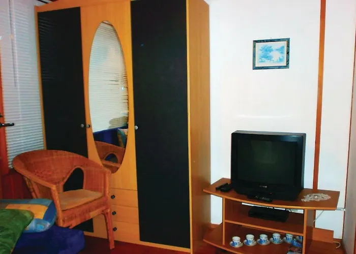 1 Bedroom Gorgeous In Hohe Duene Ferienhaus